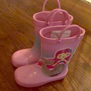 Girls Rain boots! Worn once!!